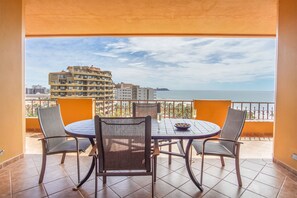 Condo, Plusieurs lits, balcon (Bella Sirena BE 604) | Vue de la chambre