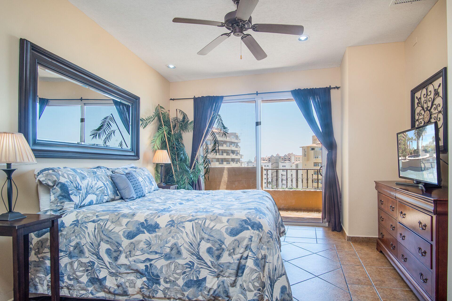 公寓客房, 多張床, 陽台 (Bella Sirena BD 604) | 2 間臥室、獨特裝潢、布置獨特、熨斗/熨衣板