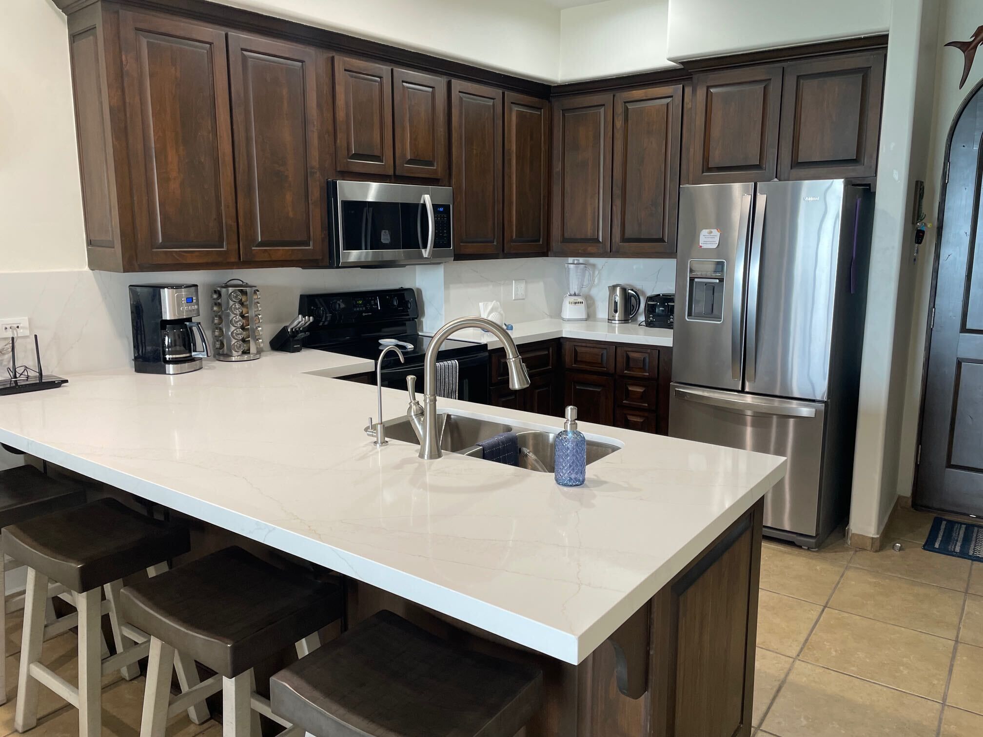 Condo, 1 King Bed with Sofa bed, Balcony (Bella Sirena BD 703) | Private kitchen | Fridge, microwave, oven, stovetop