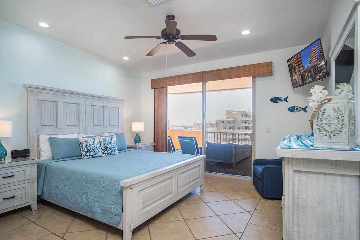 Condo, 1 King Bed with Sofa bed, Balcony (Bella Sirena BD 703) | 1 bedroom, individually decorated, individually furnished