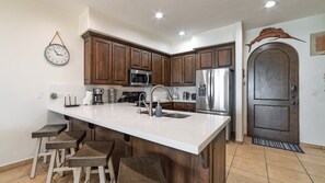 Condo, 1 King Bed with Sofa bed, Balcony (Bella Sirena BD 703) | Private kitchen | Fridge, microwave, oven, stovetop - Bella Sirena (Puerto Peñasco)