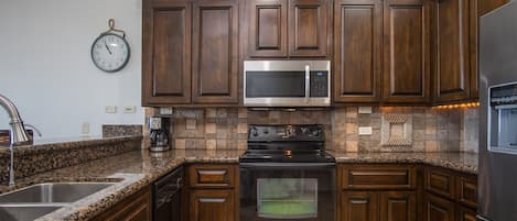 Condo, 1 King Bed with Sofa bed, Balcony (Bella Sirena BD 703) | Private kitchen