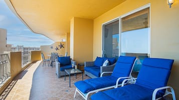 Condo, 1 King Bed with Sofa bed, Balcony (Bella Sirena BD 703) | Outdoor dining