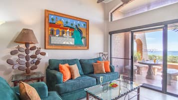 Condo, varias camas, balcón (Marina Pinacate 105) | Área de sala de estar | Televisión de pantalla plana de 42 pulgadas con canales digitales