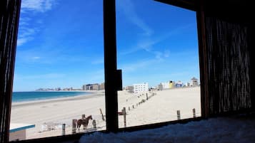 Departamento, varias camas, balcón, vista a la playa (Las Gaviotas LG 402) | Vista desde la habitación