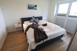 2 bedrooms, iron/ironing board, travel cot, Internet