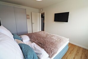 2 bedrooms, iron/ironing board, travel cot, free WiFi