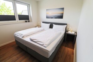 1 bedroom, iron/ironing board, travel cot, free WiFi