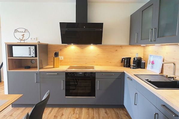 Fridge, microwave, oven, stovetop