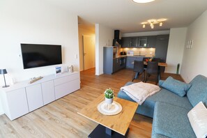 Fernseher, Bücher, Stereoanlage