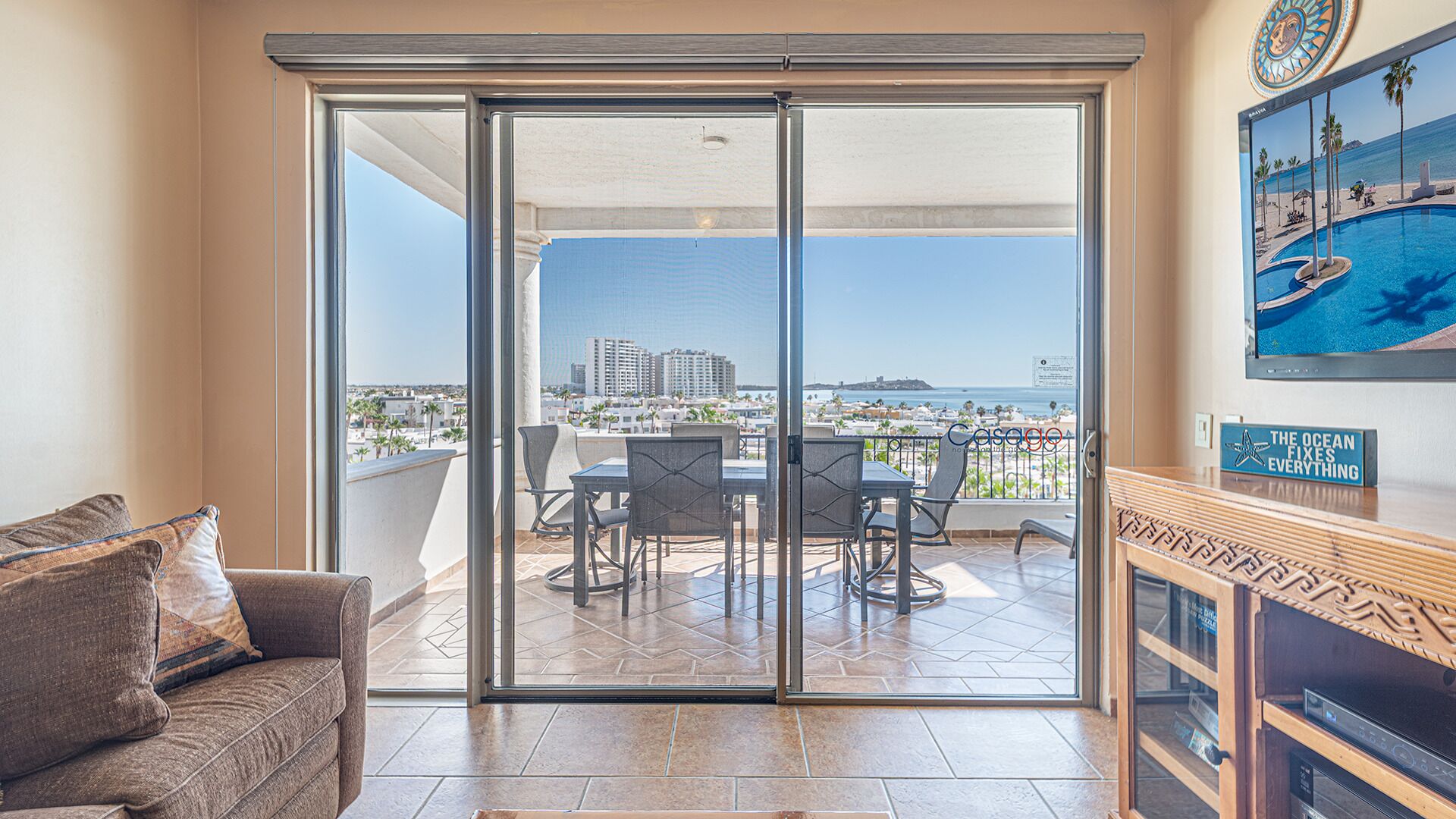 Appartamento, letti multipli, balcone (Casa Blanca CC 405) | Area soggiorno | TV a schermo piatto 42 pollici con canali digitali