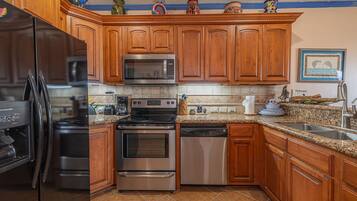 Condo, Multiple Beds, Balcony (Casa Blanca CC 405) | Private kitchen