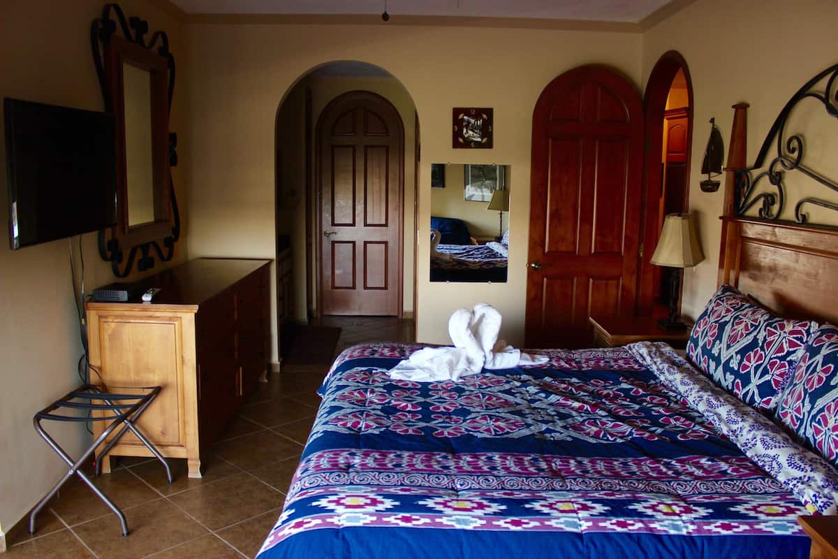 2 bedrooms, individually decorated, individually furnished