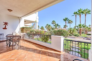 Apartment, Mehrere Betten, Balkon, Gartenblick (Casa Blanca CB 105) | Speisen im Freien