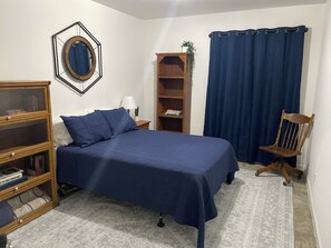 5 bedrooms, iron/ironing board, WiFi, bed sheets
