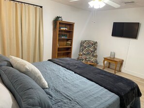 5 bedrooms, iron/ironing board, WiFi, bed sheets