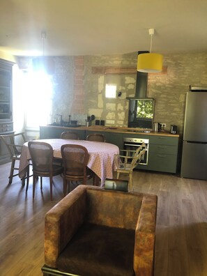 Interior - Magnificent apartment in 18th century Priory, with swimming pool and lush grounds (Graveson)
