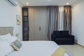 2 bedrooms, iron/ironing board, WiFi, bed sheets - PARADISE 2: Stylish 2BR with premium finishes, custom décor & stunning views. (Takoradi)