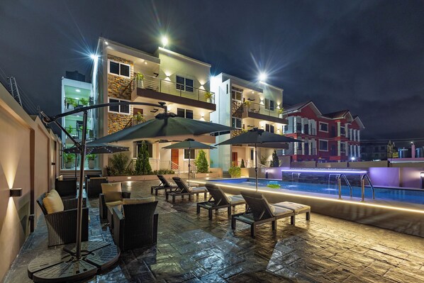 Pool - PARADISE 2: Stylish 2BR with premium finishes, custom décor & stunning views. (Takoradi)