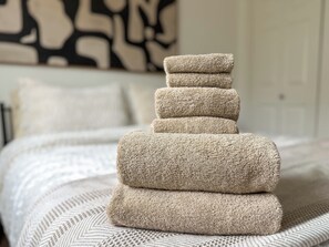 3 soverom, skrivebord, strykejern/-brett og wi-fi (inkludert)