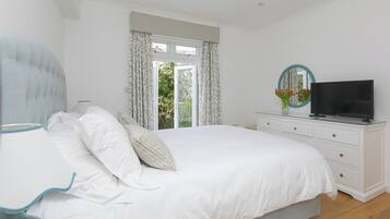 1 bedroom, individually decorated, individually furnished, free WiFi