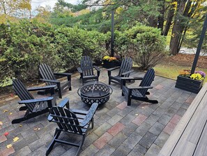 Terrace/patio - Charming 2-bedroom Cottage with Game-room and WiFi in Bolton Landing/Lake George (Bolton Landing)