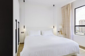 2 bedrooms, desk, iron/ironing board, WiFi