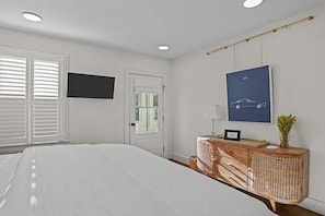 2 bedrooms, iron/ironing board, free WiFi, bed sheets - 2 Bd/Bath Beauty in the Point! Furnished 2025, Westin King Mattress + Dbl/2Twin (Newport)