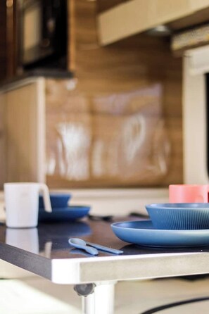 Dining - Navi- HUGE yard- MEGA playset- CUTE RV (Willmar)