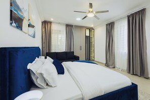 3 habitaciones, tabla de planchar con plancha, wifi y ropa de cama 