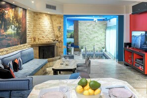 Suite, Mountain View | Living area | Flat-screen TV