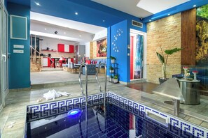 Suite, Mountain View | Living area | Flat-screen TV