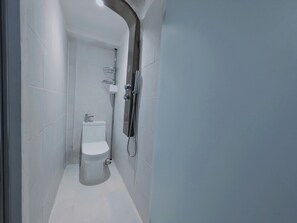 Apartment | Badezimmer | Dusche, Haartrockner, Handtücher