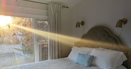 Cozy retreat home in Guelph. Pet-friendly!