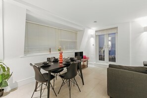 Dining - Stylish 2BR Clerkenwell Apartment with Private Terrace in London (LONDON)