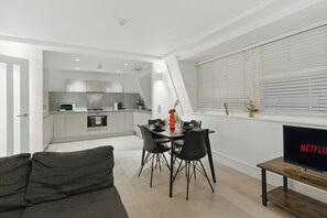 Interior - Stylish 2BR Clerkenwell Apartment with Private Terrace in London (LONDON)