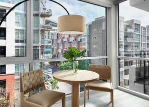 Premium bedding, pillow-top beds, desk, laptop workspace - Sentral Gaslamp Quarter (San Diego)