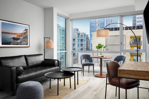 Suite monolocale, 1 letto queen | Biancheria da letto di alta qualità, materassi a doppio strato