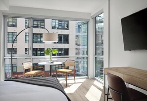Premium bedding, pillow-top beds, desk, laptop workspace - Sentral Gaslamp Quarter (San Diego)