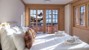 4 bedrooms, WiFi, bed sheets