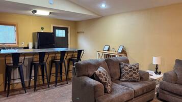 Smart-TV, peis og DVD-spiller