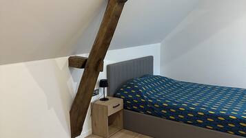 3 slaapkamers, een strijkplank/strijkijzer, reisbedje, gratis wifi