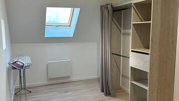3 bedrooms, iron/ironing board, travel cot, free WiFi