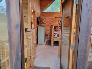 Interior - Simply Charming-Queen w/Jacuzzi, Air Hockey, Hot Tub & Seasonal Community Pool! (Pigeon Forge)