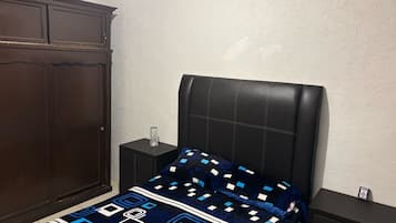 2 dormitoris, escriptori, planxa i posts de planxar i wifi