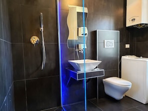 Douche, serviettes fournies