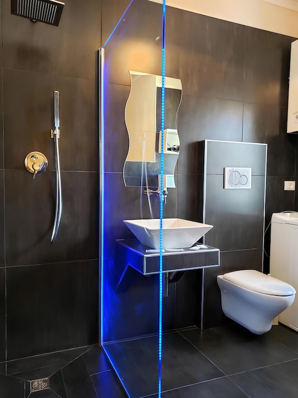 Douche, serviettes fournies