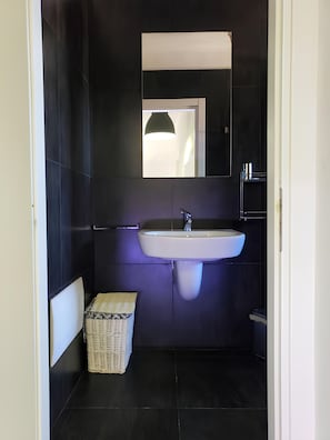 Douche, serviettes fournies