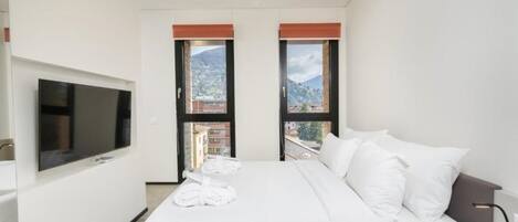 1 bedroom, in-room safe, iron/ironing board, travel cot