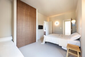 3 bedrooms, iron/ironing board, travel crib, free WiFi